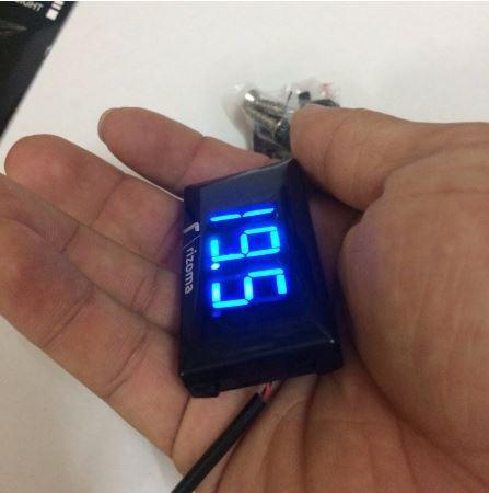 Đồng hồ báo Vol bình acquy xe máy