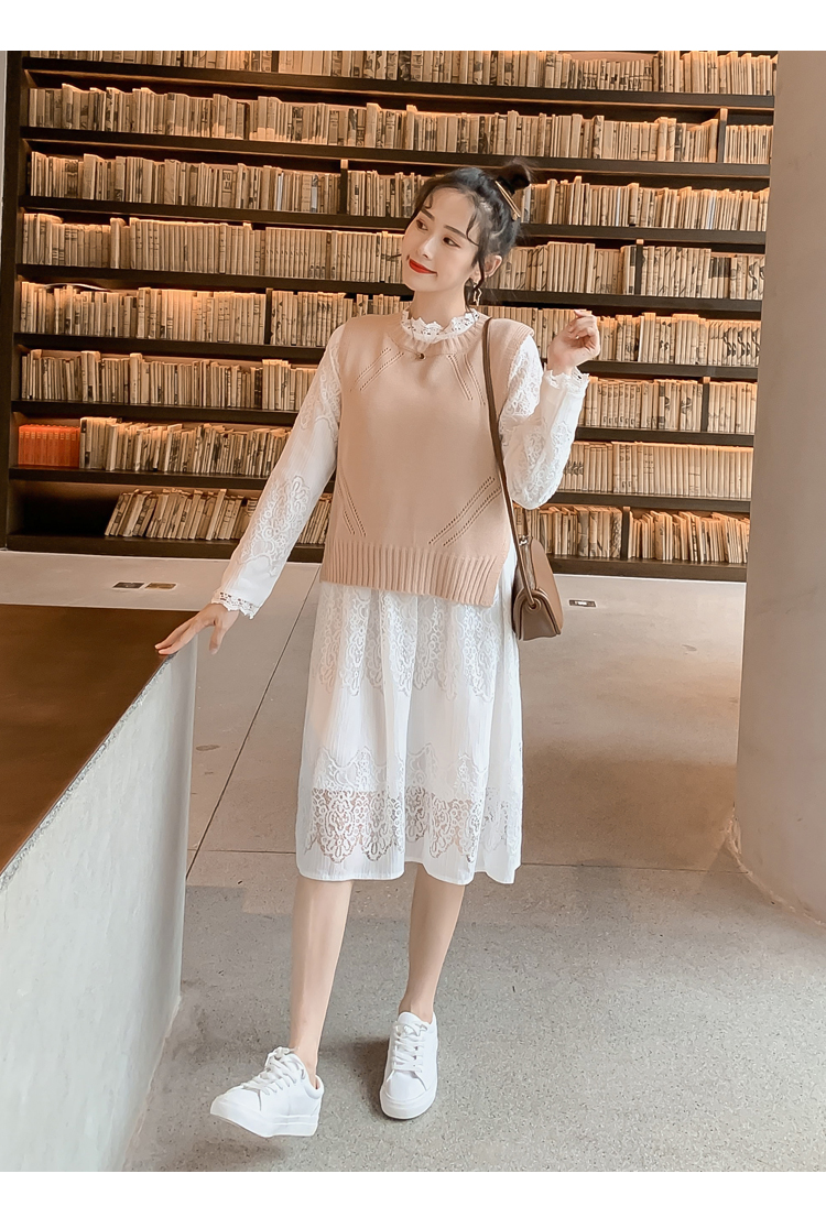 Áo gile len và váy trắng xinh