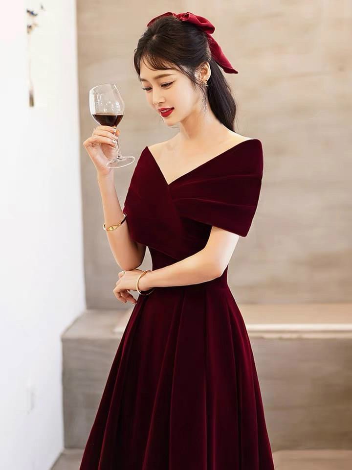 Đầm dự tiệc nữ - chất nhung cứng - thiết kế form xoè y mẫu , trễ vai nhẹ nhàng , quyến rũ
