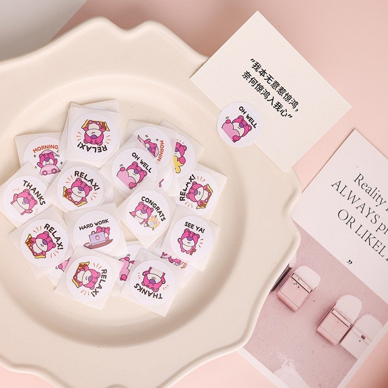 Cuộn sticker Gấu Dâu, Mỗi Cuộn 100 Sticke