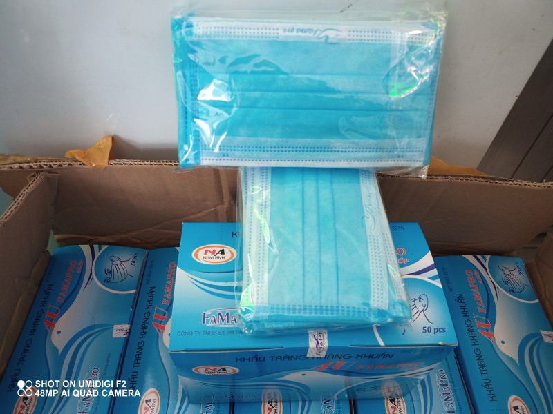 MỚI KHUI - KHẨU TRANG Y TẾ chính hãng FAMAPRO NGUYEN TEM 1 HỘP 50 CÁI MÀU XANH