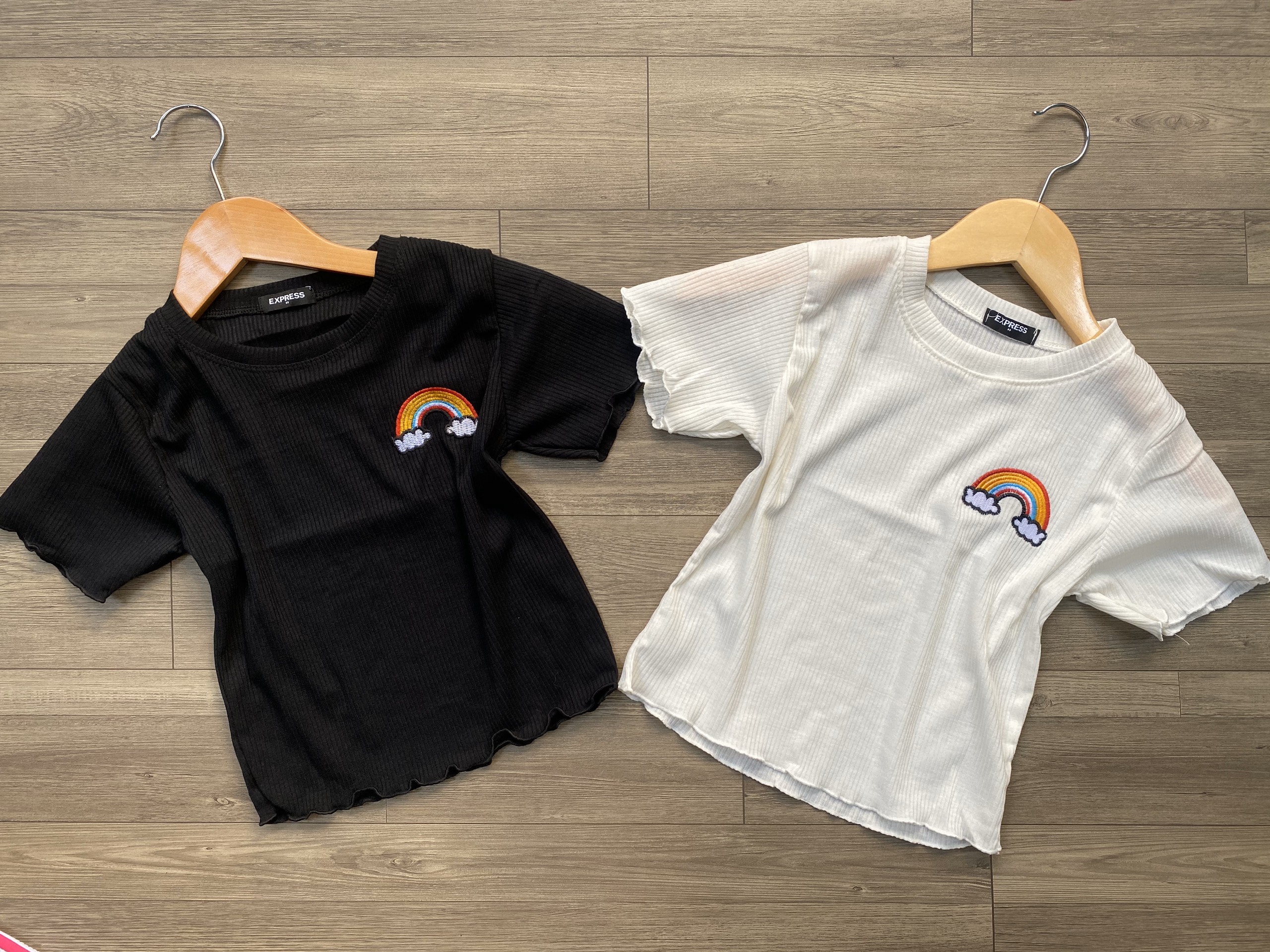 Áo croptop Thêu Cầu vồng