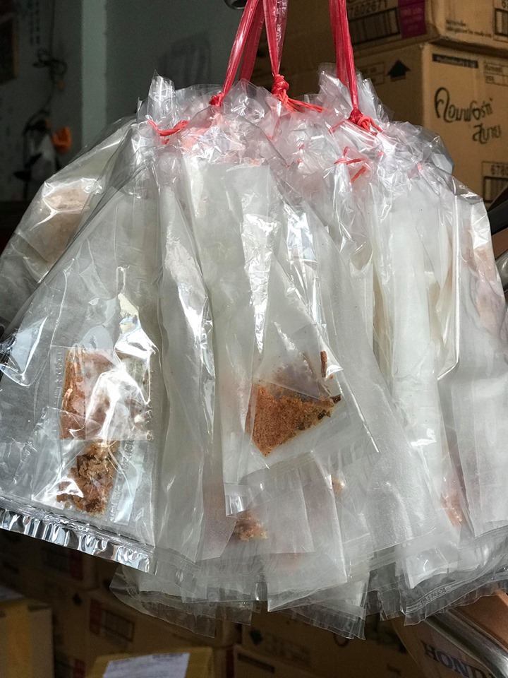 1 Xâu (13 Bịch) bánh tráng muối hành phi Tây Ninh
