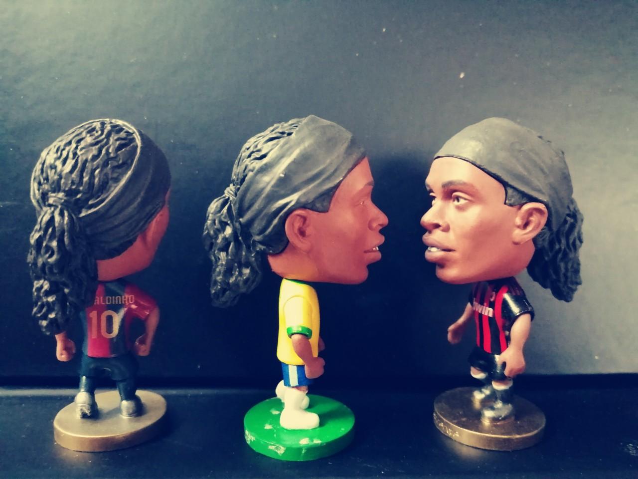 Tượng cầu thủ bóng đá Ronaldinho