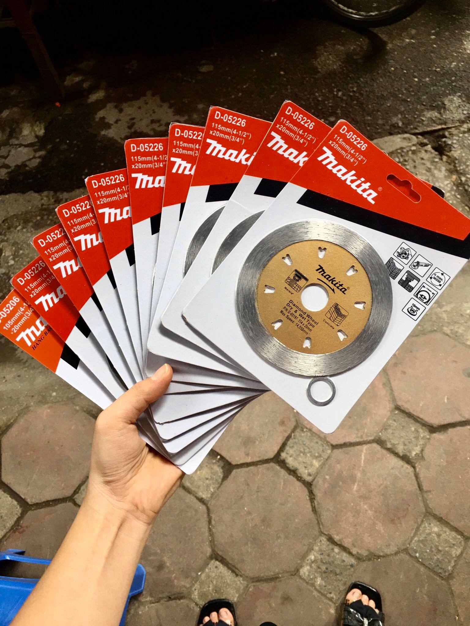 1 hộp 10 lưỡi cắt gạch