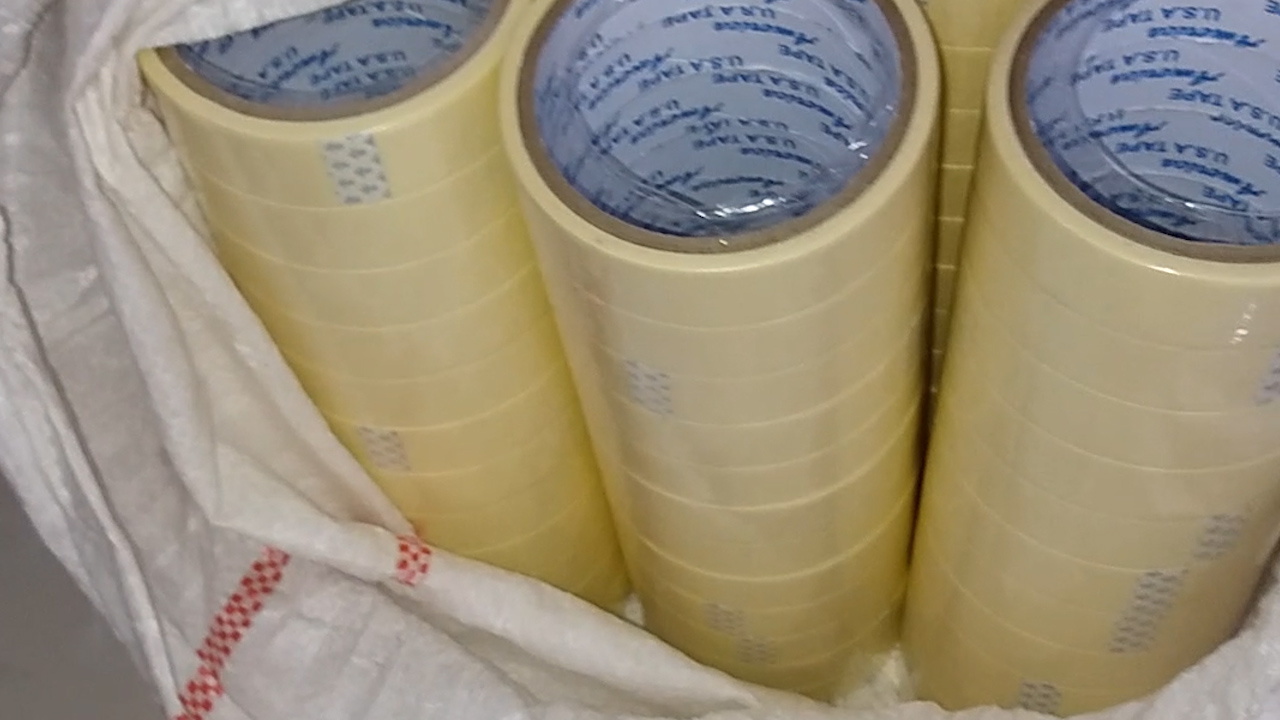 1 cuộn Băng keo giấy khổ 4F8 - 20 yard