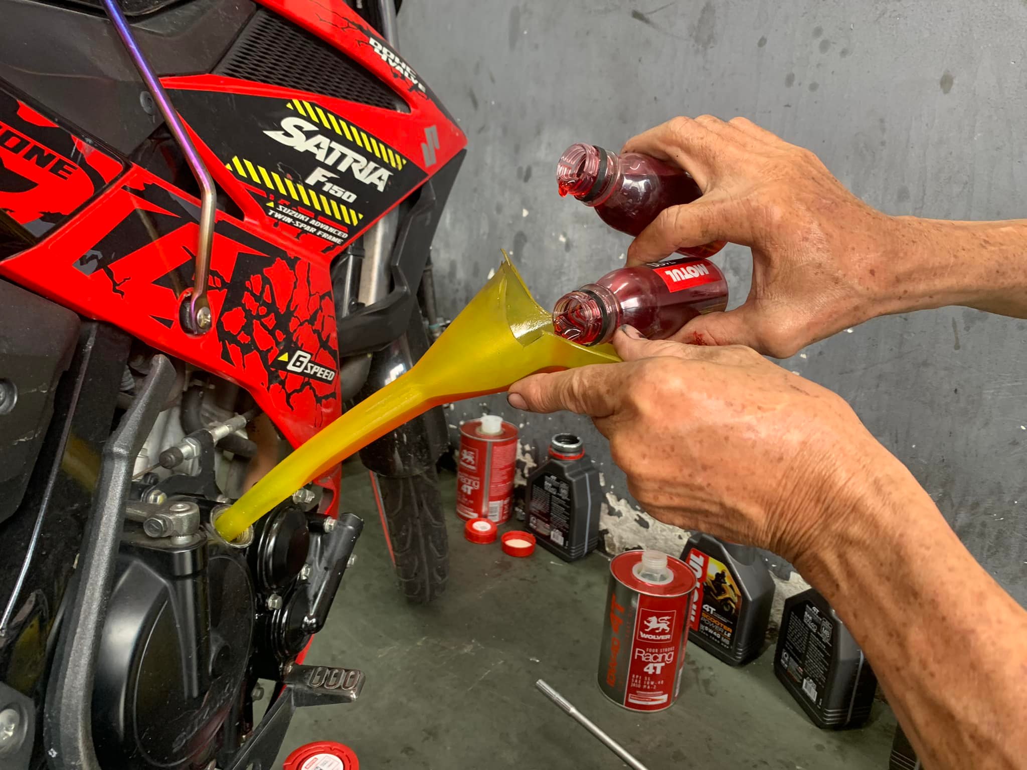 Nhớt Motul 7100 10W50 4T chiết lẻ 100ml