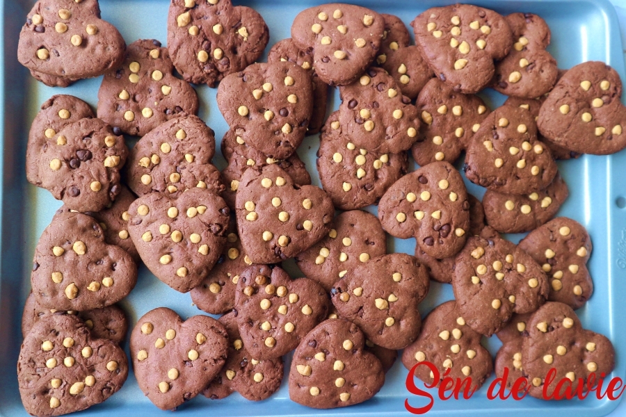 Set bột làm 44 bánh quy sô cô la - gồm bột trộn, nguyên liệu và vật dụng làm 44 bánh cookies sô cô la - Chocolate Cookies