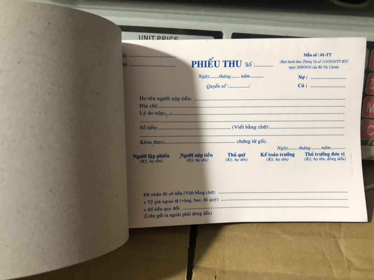 [HCM]1 quyển phiếu thu 2 liên 50 bộ 100 tờ