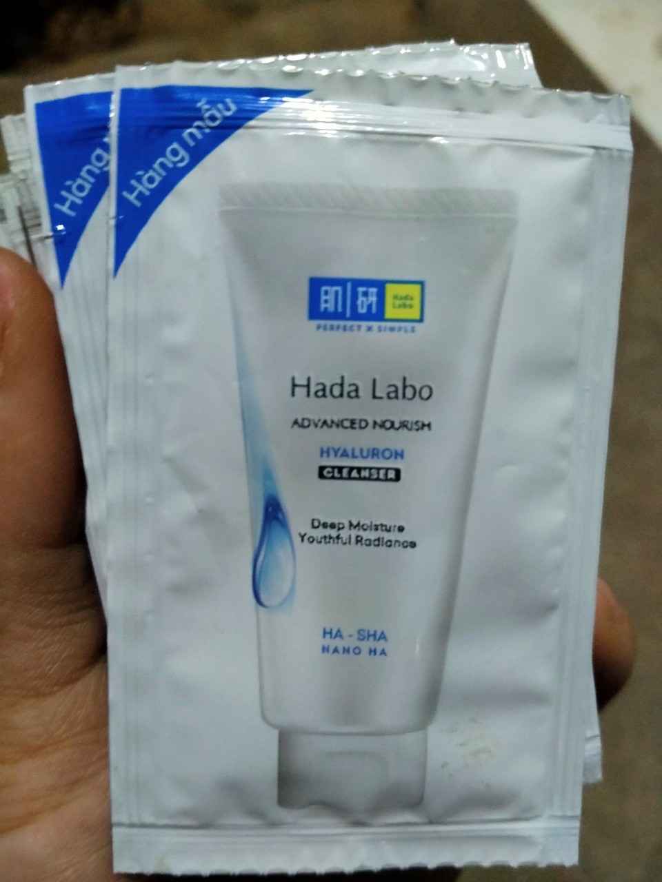 20 gói Kem rửa mặt dưỡng ẩm Hada labo (Mẫu thử gói mini 3g)