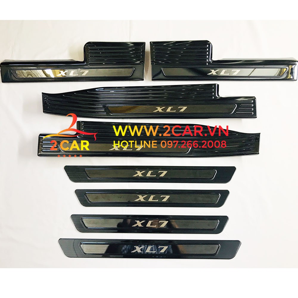 Ốp bậc cửa, Nẹp bước chân trong, ngoài xe SUZUKI XL7 đời 2019 2020 2021 2022 2023 mẫu titan cao cấp- CHỮ TRÁNG GƯƠNG