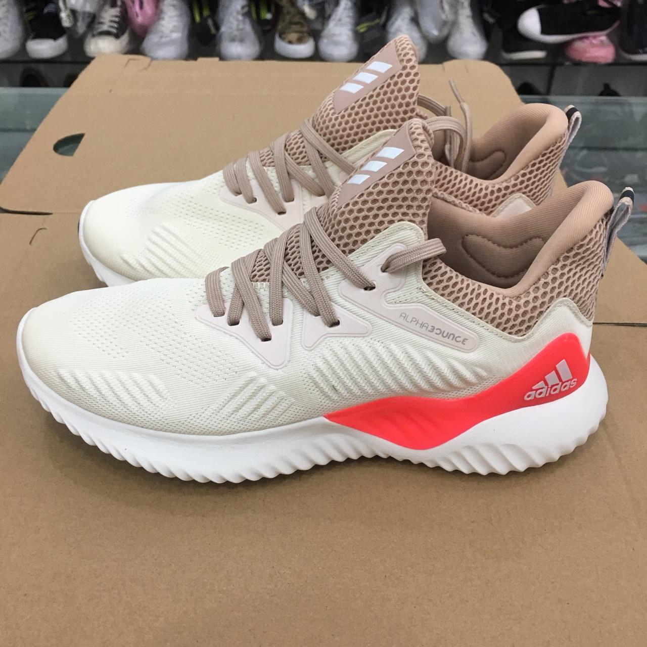 [Tặng móc khóa + tất] Giày Thể Thao Alphabounce Beyond Trắng Kem Má Cam