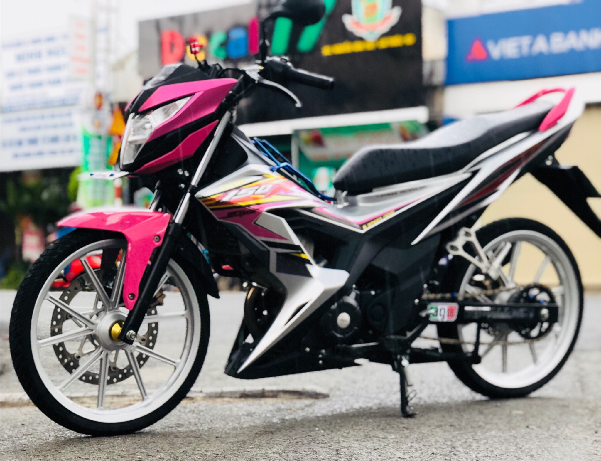 Tem Sonic 150R Dán Xe Xám Bạc Phối Tem Hồng