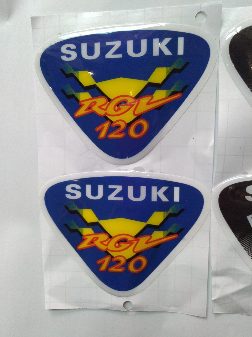 1 tem Logo nổi Suzuki RCV 120 - Vindecal BD