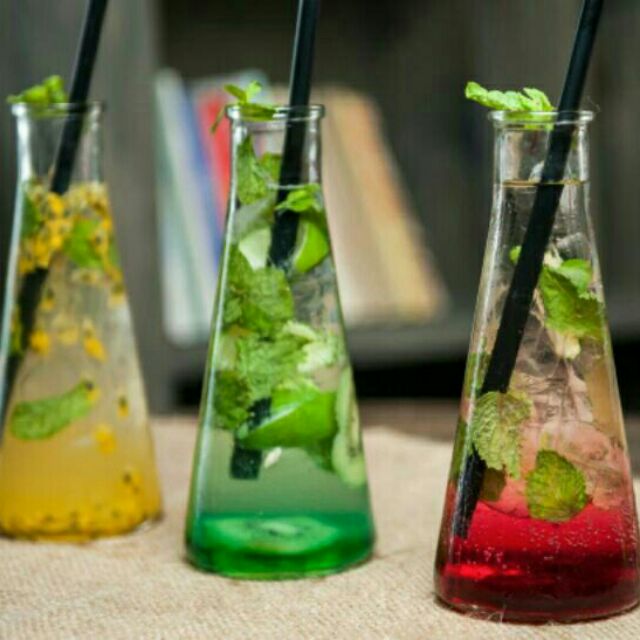 COM BO 3 CHAI THỦY TINH HÌNH TAM GIÁC 350 ML