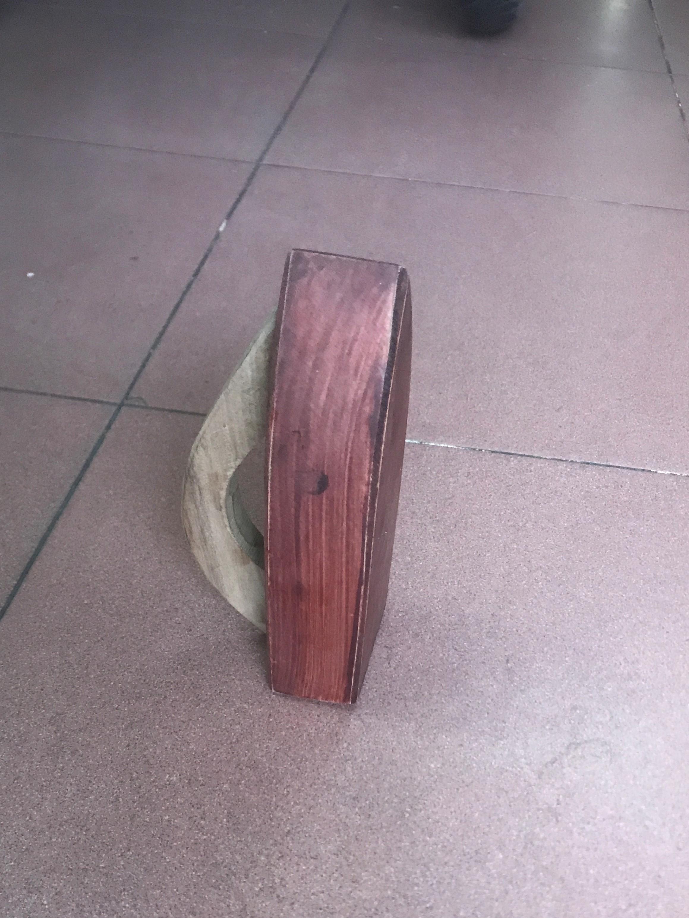 Gỗ ủi có tay cầm