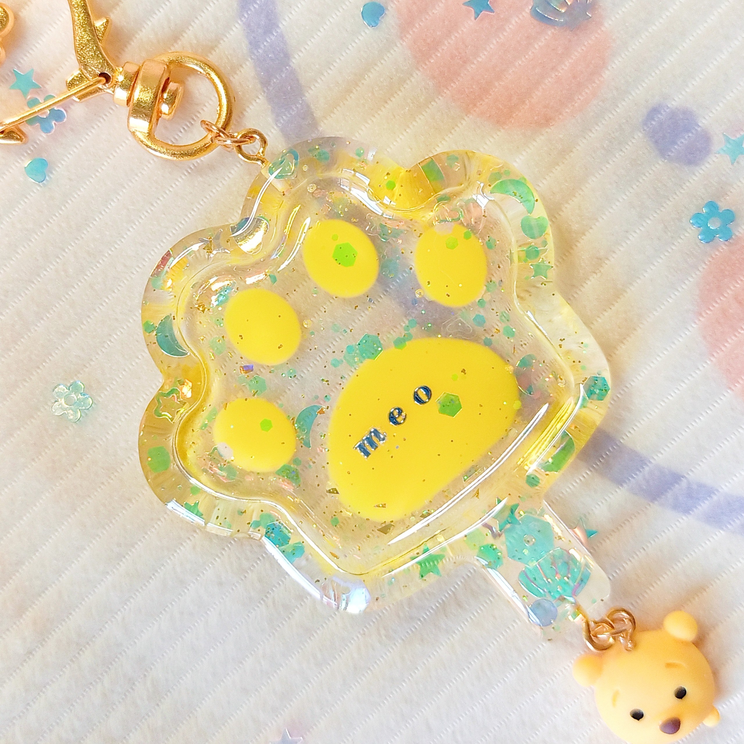 Móc khóa resin tay mèo handmade