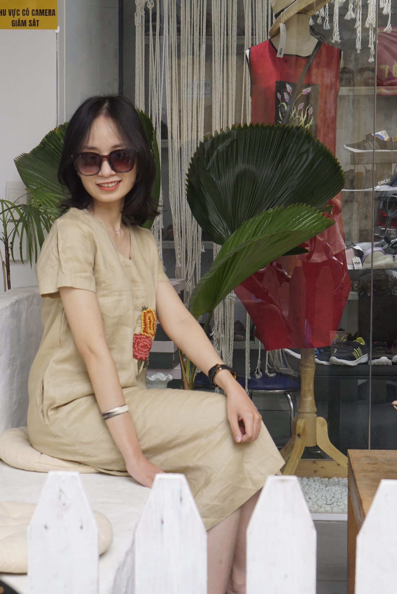 Đầm linen thêu eo LAVENDAR - MaxMessi