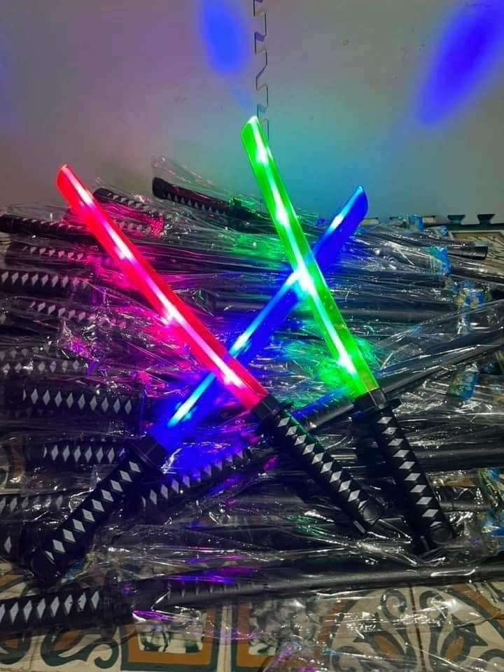Kiếm phát sáng ( katana ), đồ chơi phát sáng, thú phát sáng