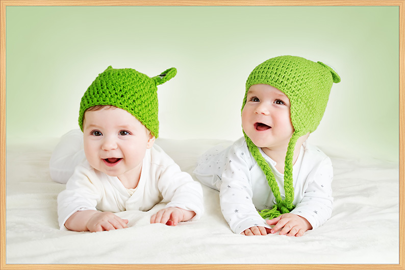 Tranh treo tường hình em bé đáng yêu dễ thương baby cute nhiều kích thước UD1585K