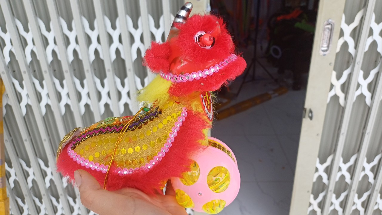 Đồ chơi lồng đèn trung thu con lân kim sa