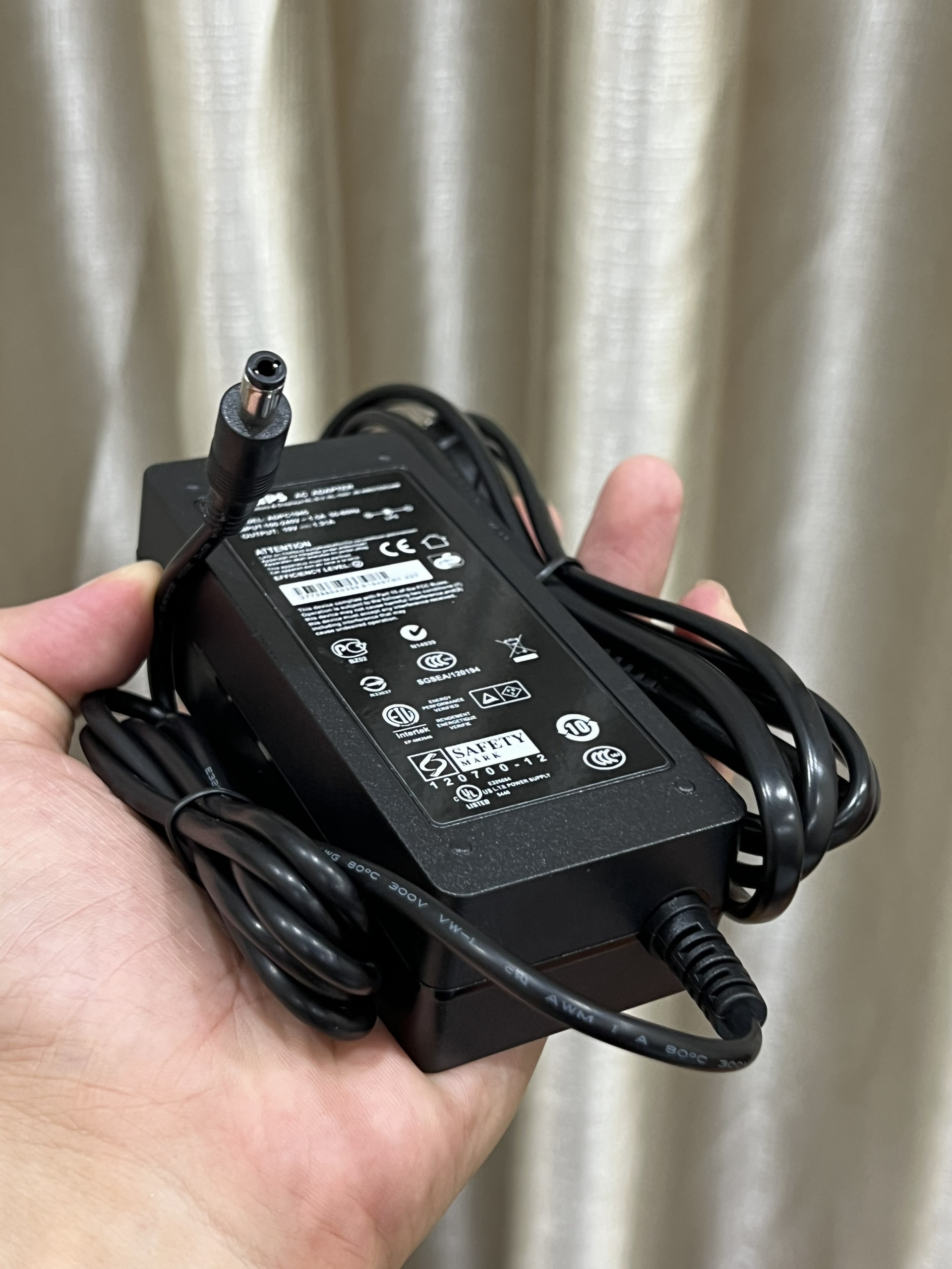ADAPTOR 19V DÂY NGUỒN MÀN HÌNH AOC