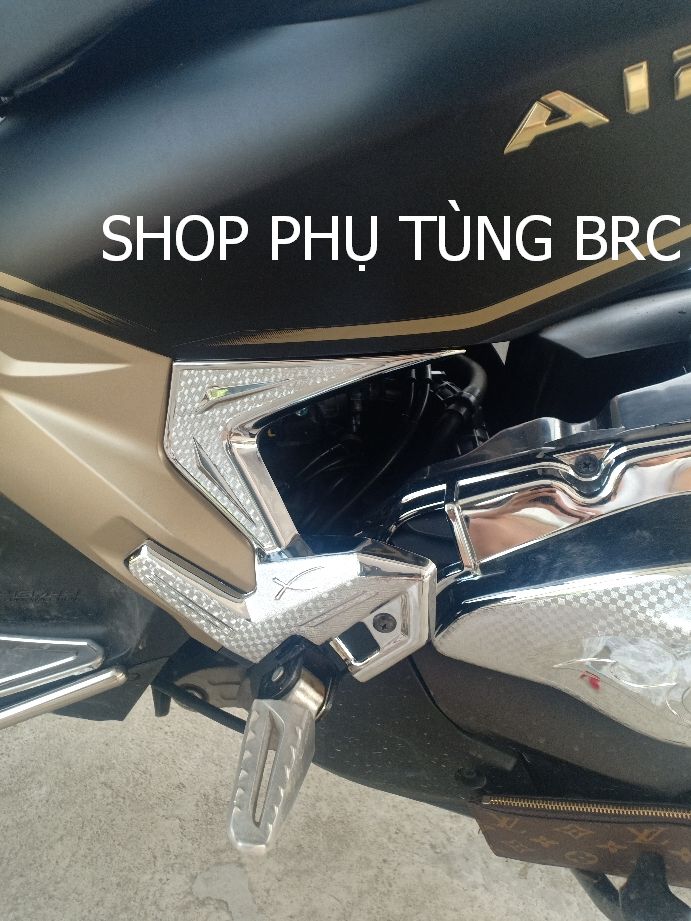 Ốp gác chân sau mạ CROM xe AIR BLADE 2020, 2021 ( SL: 2 cái ốp gác chân sau trái, phải )