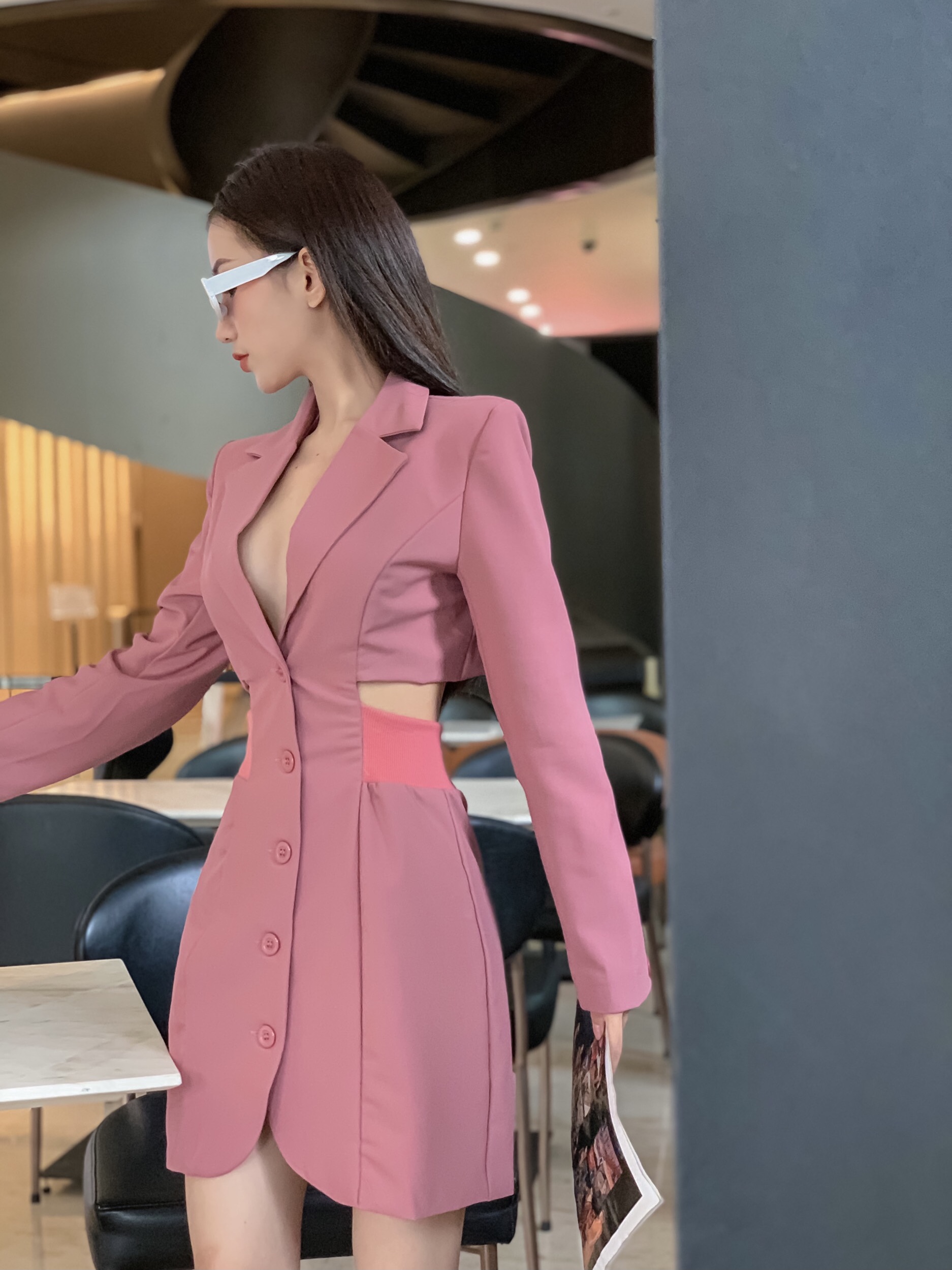 Đầm Vest Khoét Eo Sang Chảnh ,Cá Tính Độc Lạ