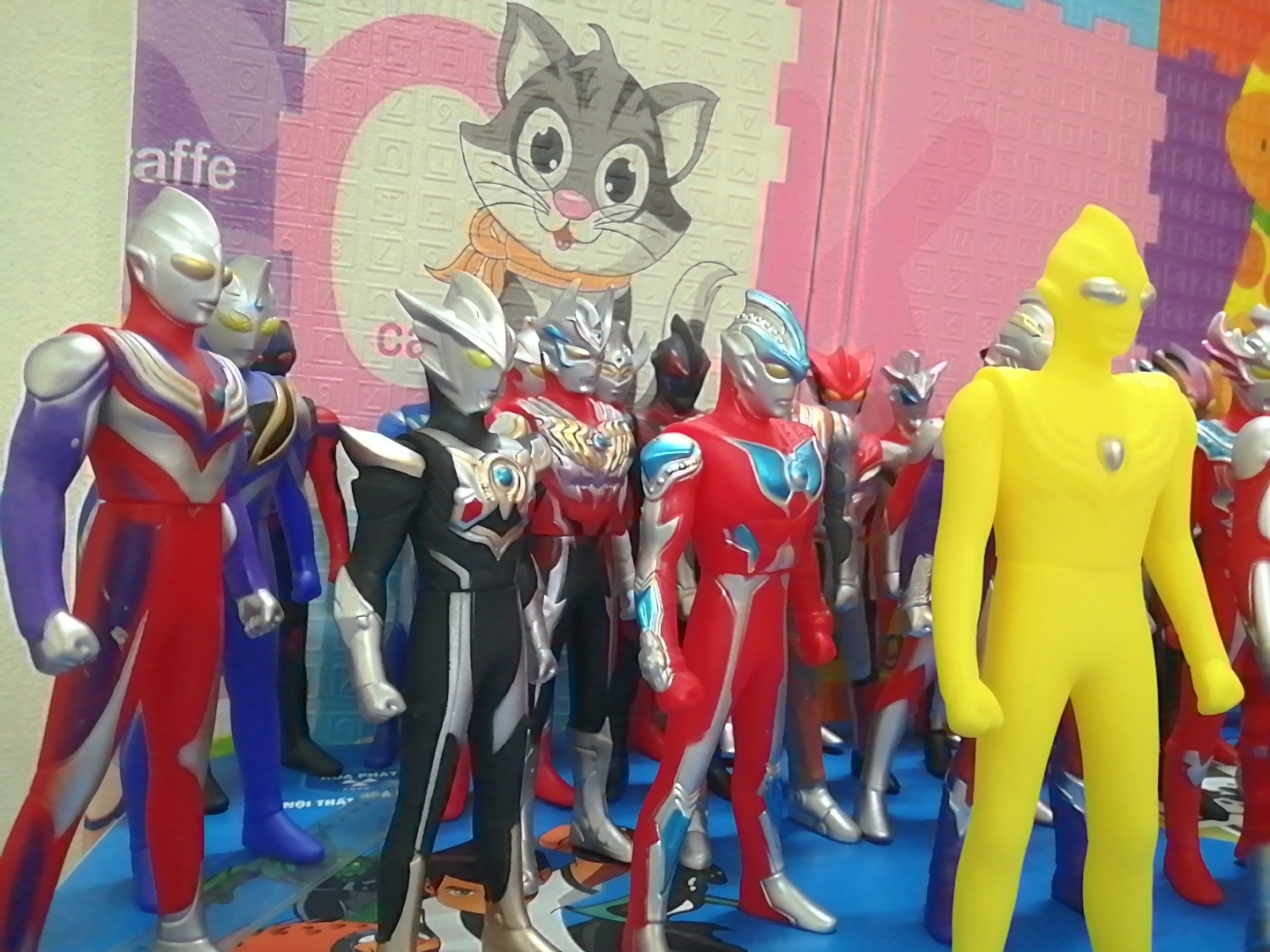 Mô hình Ultraman cao 23 cm ( phần 1 ) Siêu nhân điện quang