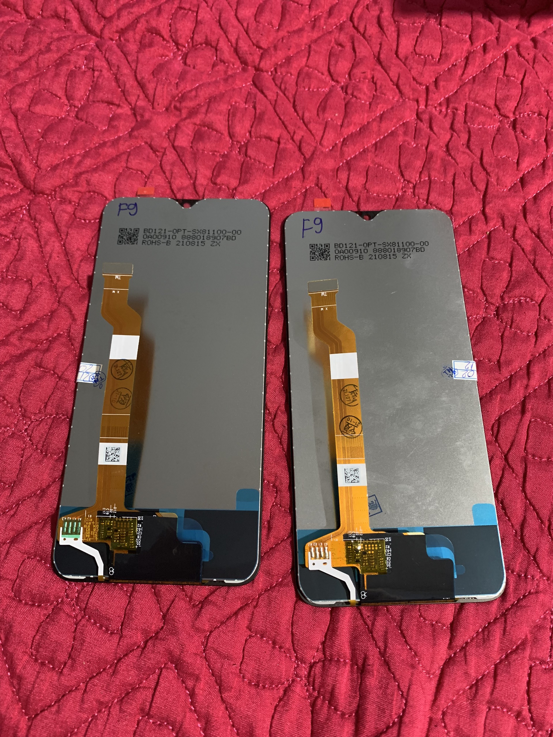 màn hình oppo F9 có tặng kèm keo dán màn