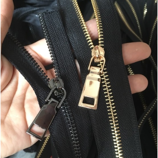Black Zipper Puller # 5 (Excluding Tractor Head, Tractor Hitch)