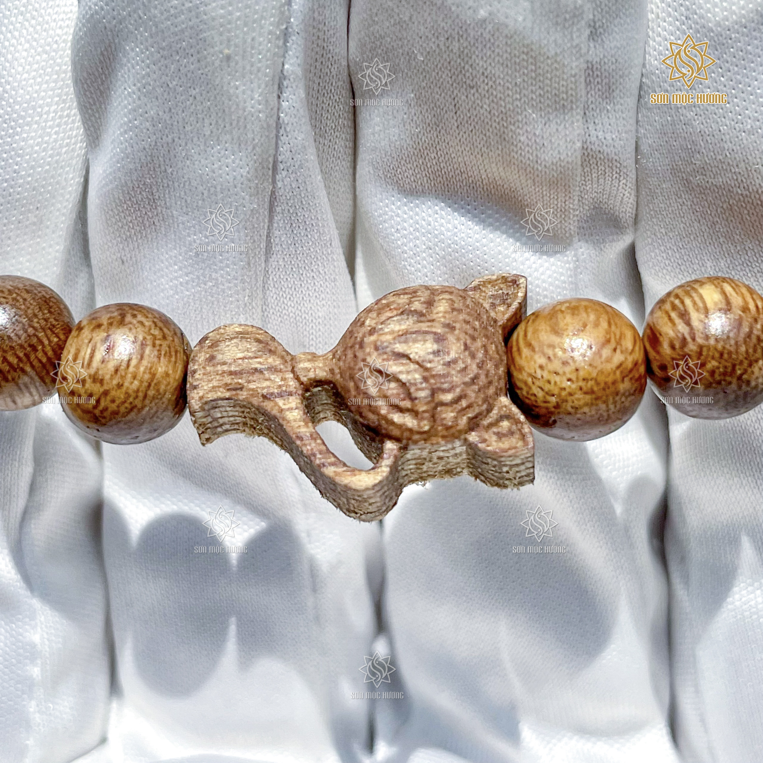 Vòng tay phong thủy tròn đơn mix charm trầm hương Sơn Mộc Hương đeo tay nam nữ mang ý nghĩa may mắn tài lộc