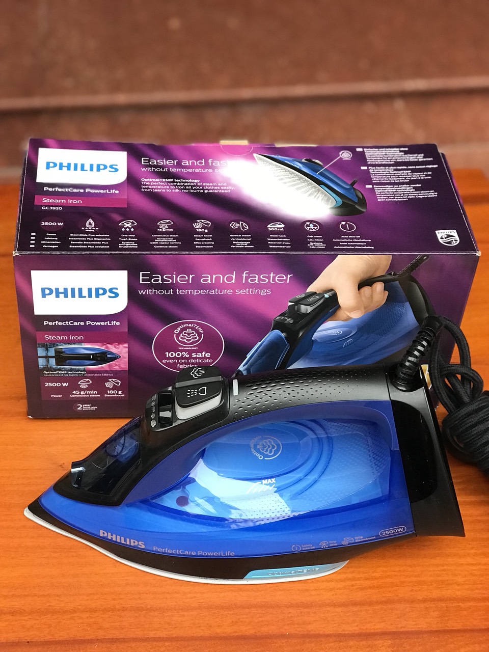 Bàn ủi Philips GC3920