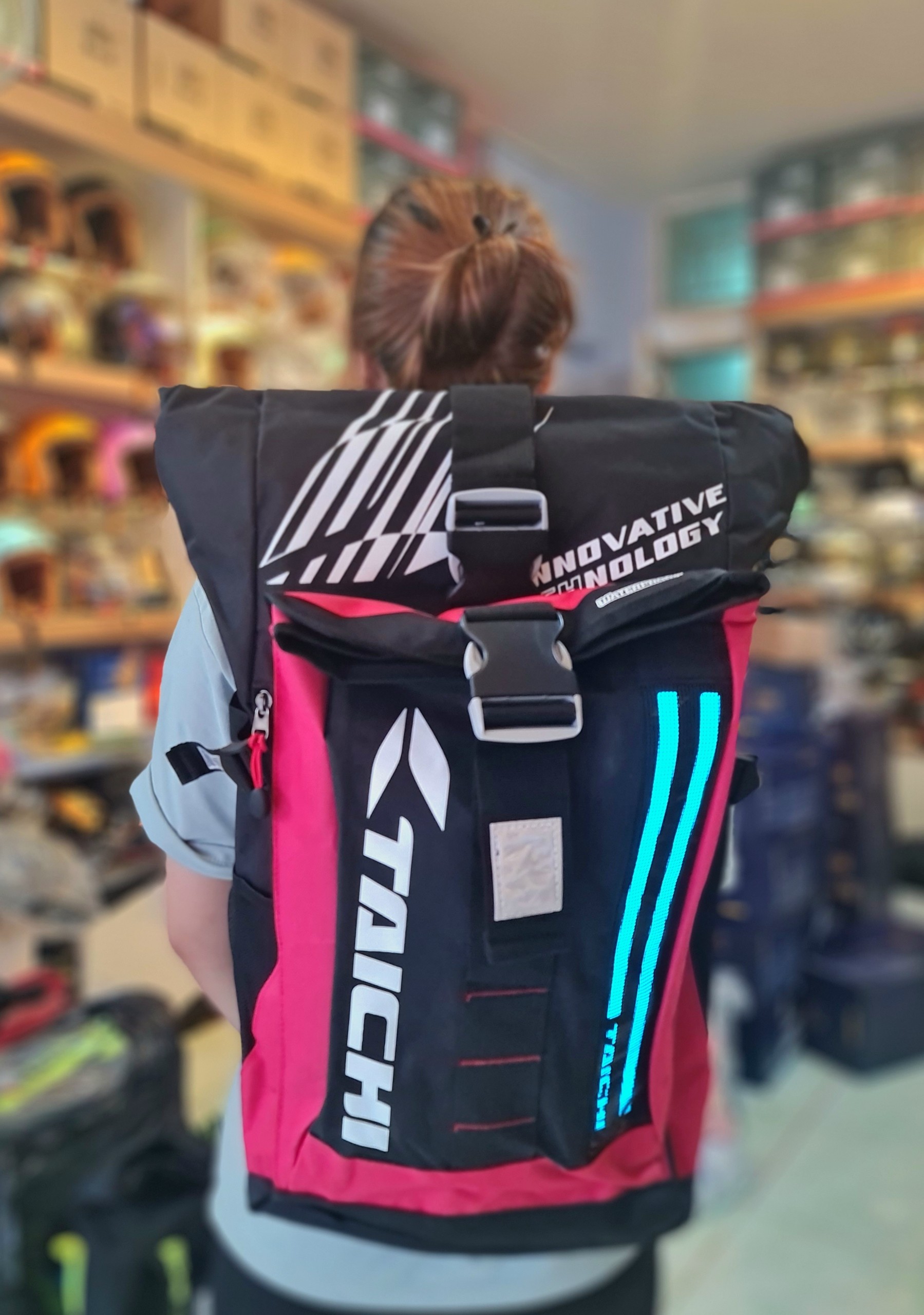 Balo Chống Nước Taichi RSB272 Màu Đỏ Có Đèn Led Đi Đêm 3 Chế Độ