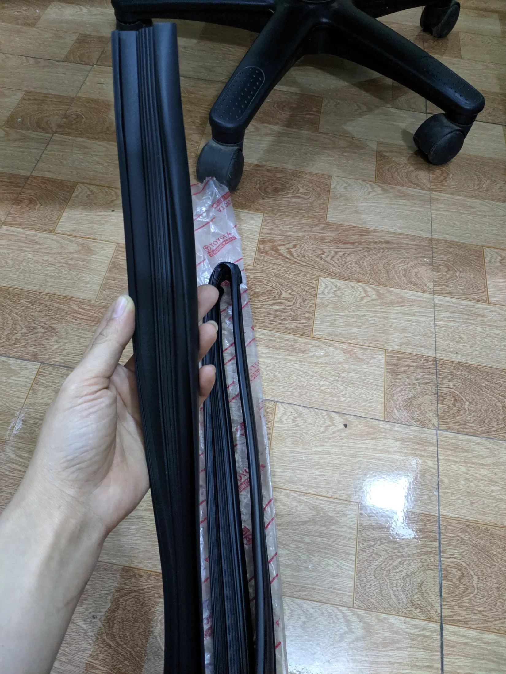 Gioăng lên xuống kính Altis 02 - 13