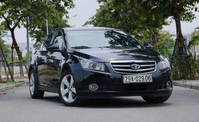 Nẹp INOX viền chân kính Daewoo Lacetti
