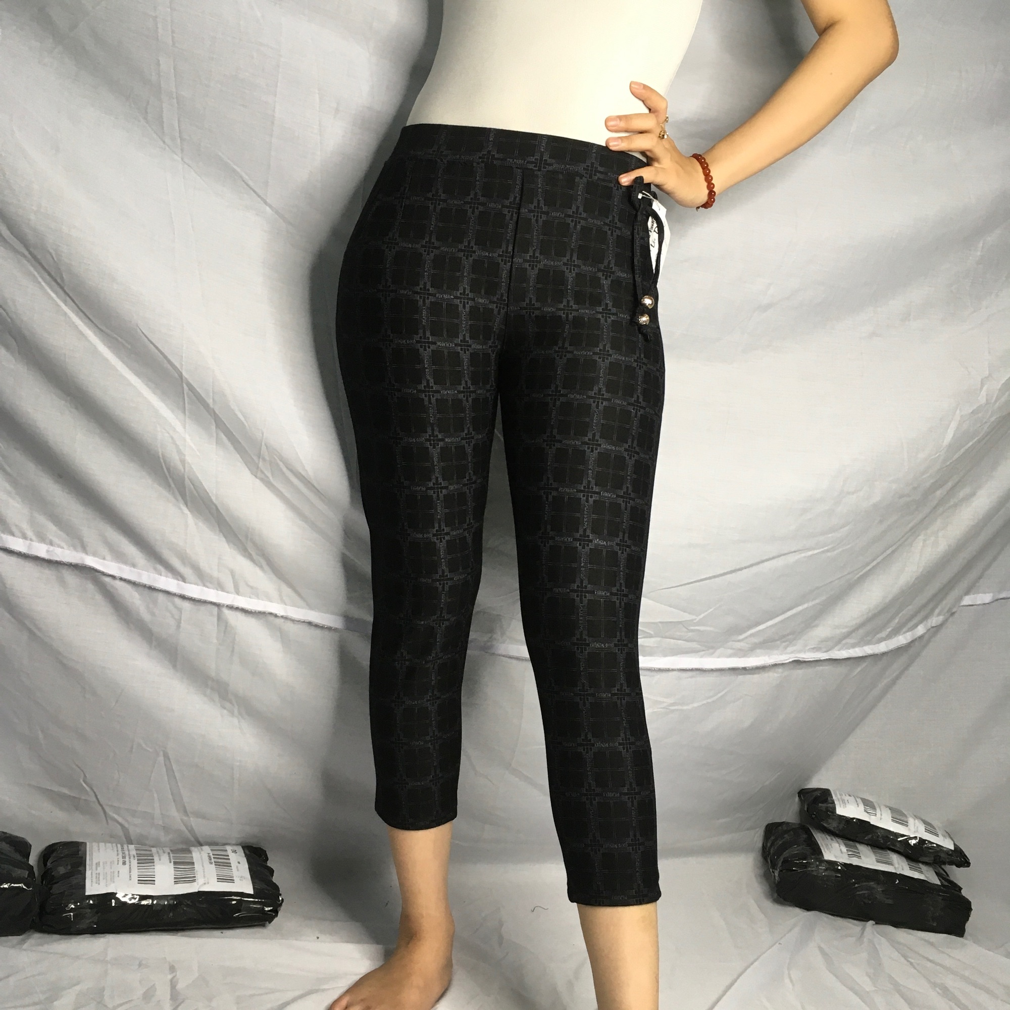[HCM]Quần lửng sọc karo dài 75cm size 40-65kg(khách mua coi phần mô tả dùm shop nhé)