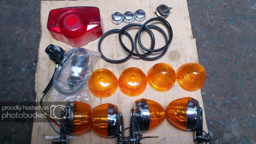 Bộ 2 đèn Xi nhan xe 67, CD, Benly, chaly (kèm bóng)