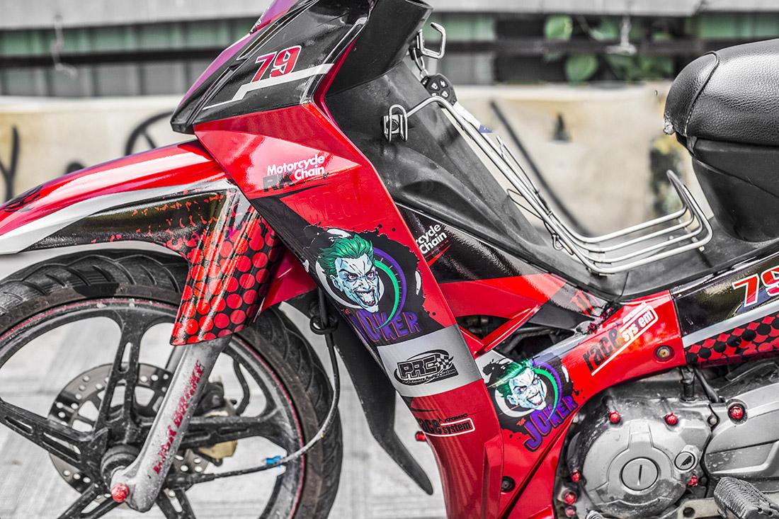 Tem trùm sirius đỏ đen joker - Độ dán team trùm decal xe máy sirius đỏ đen joker - Team trùm decal xe máy sirius rẻ đẹp và chất