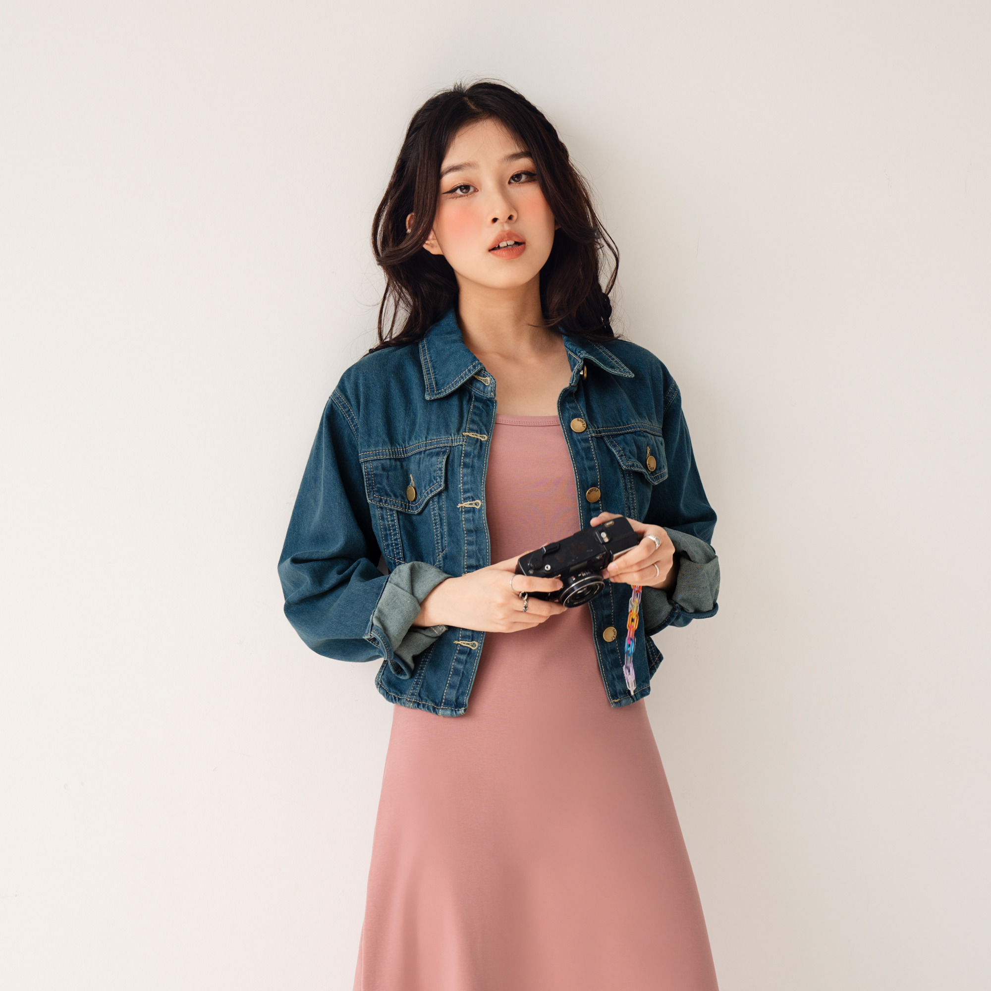 BLEUBIRD Áo khoác denim mỏng dáng ngắn Denim Jacket