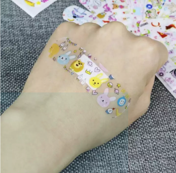 Combo 100 miếng dán băng keo cá nhân hoạt hình