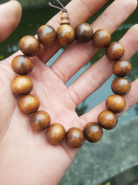 VÒNG ĐEO TAY NAM LÀM BẰNG GỖ THƠM CAO CẤP 12 LI