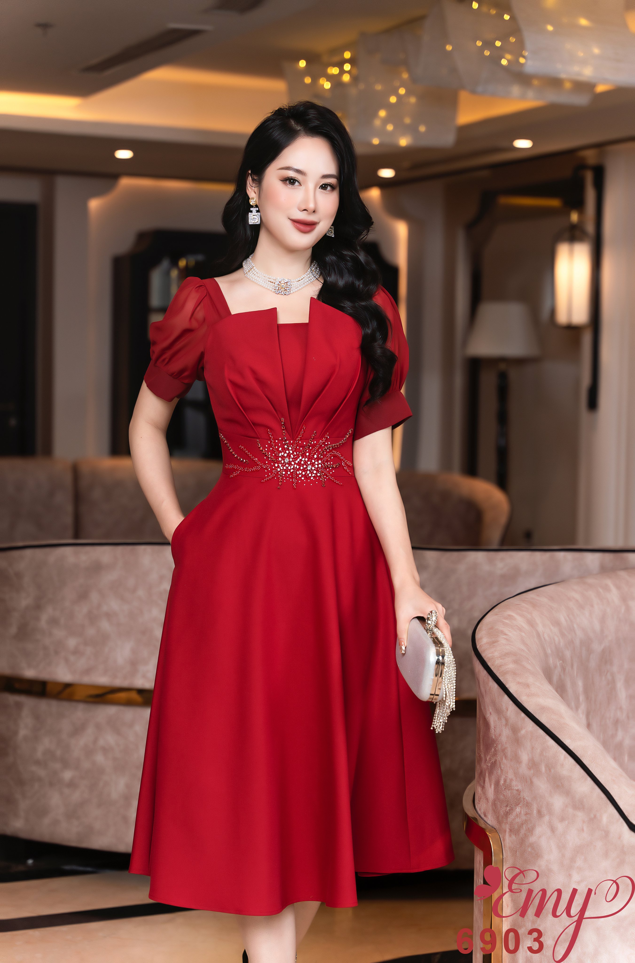 Đầm EMY EM6903 Xoè Đỏ Kết Hạt