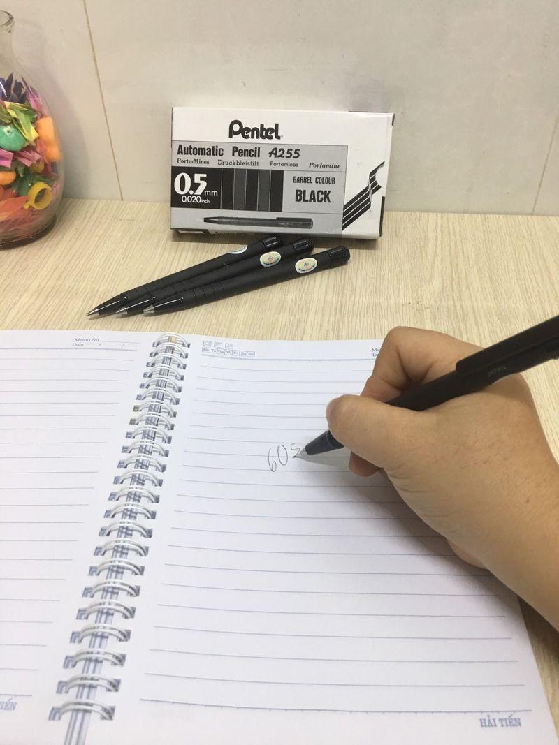 Bút bi Pentel BK 250 - ĐEN
