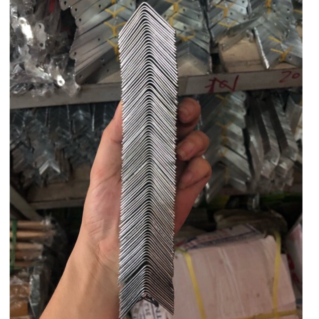 Ke góc 4 lỗ cân