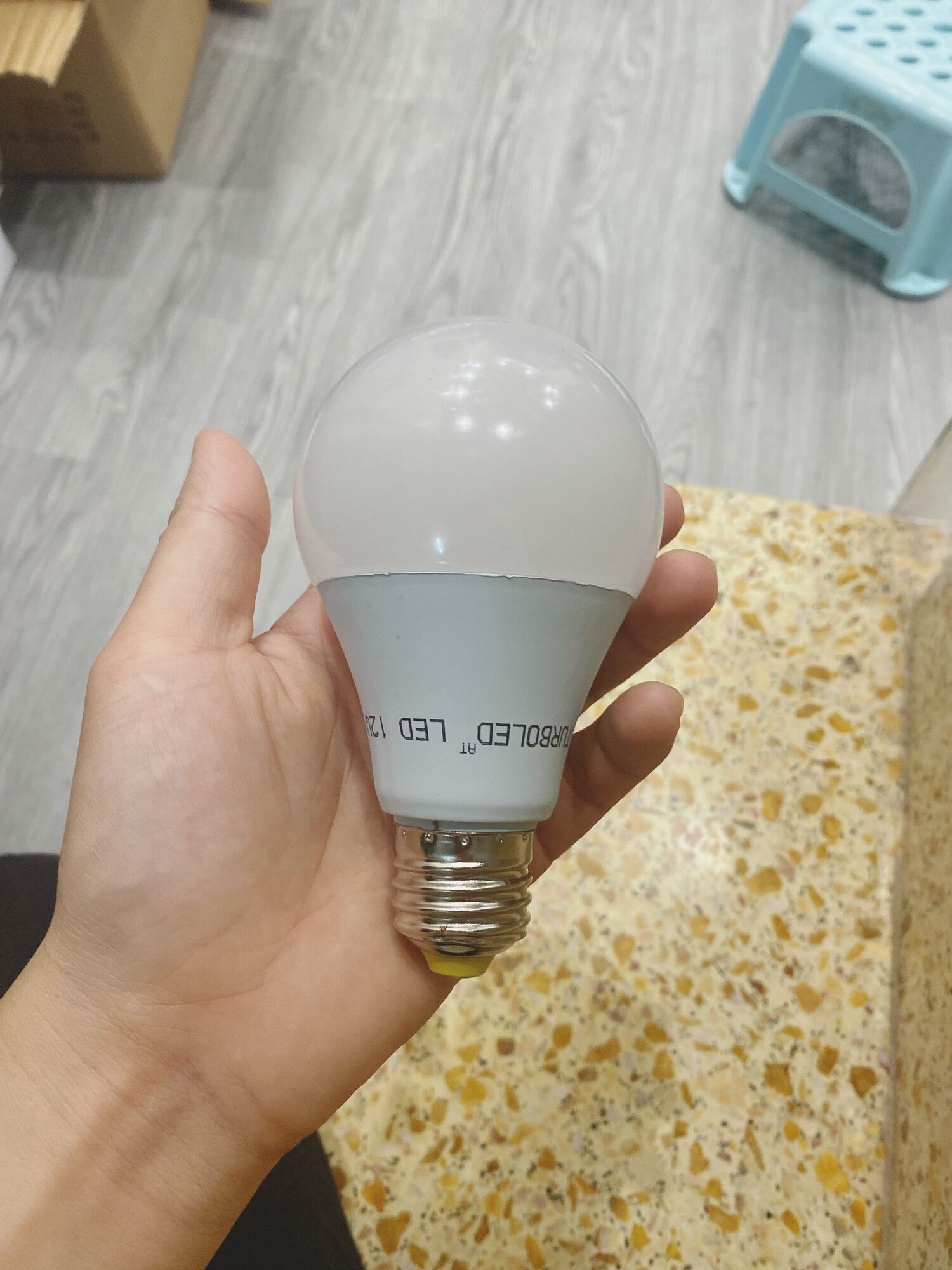 Bóng bulb 12w đui e27 ánh sáng trắng or vàng