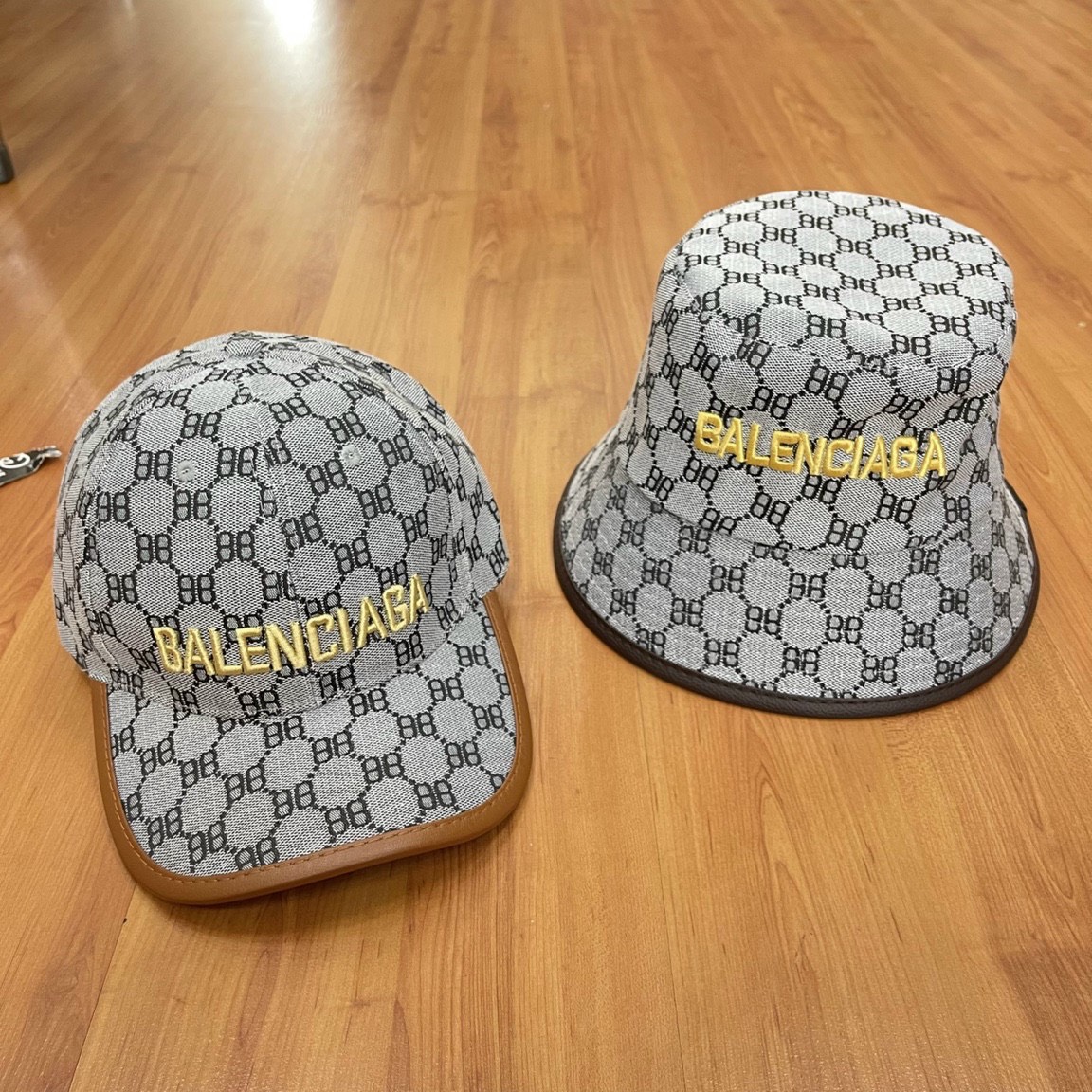Nón bucket viền đen in chữ nổi nam nữ