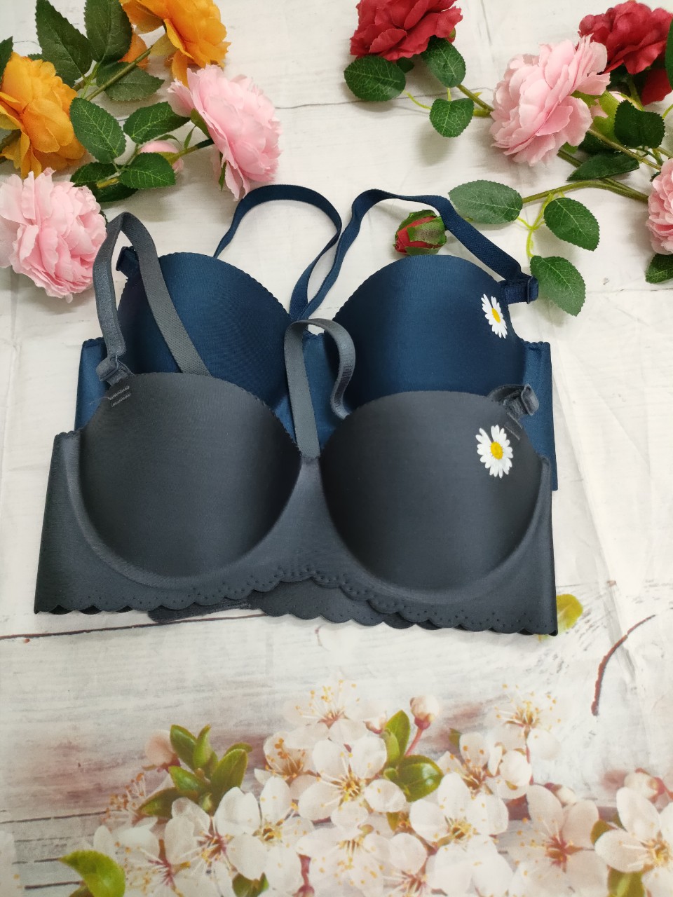 ÁO NGỰC SU ĐÚC CUP NGANG HOA CÚC