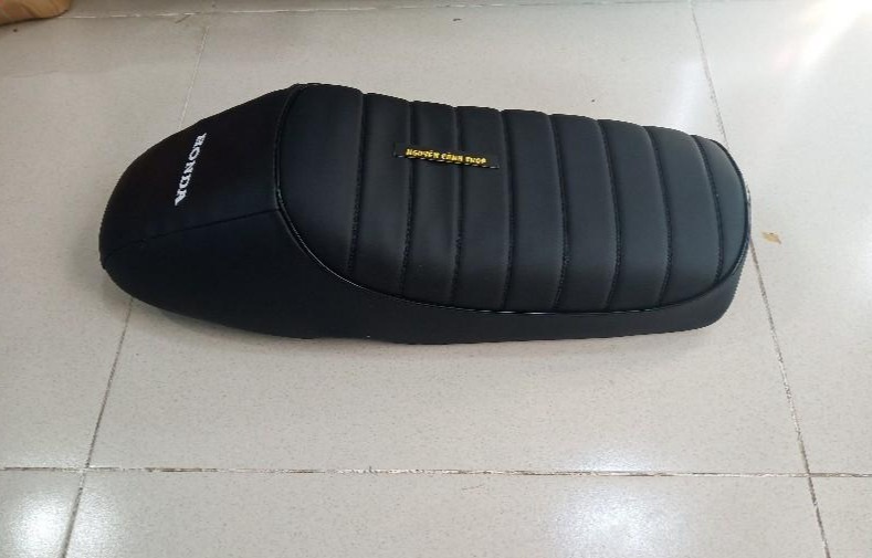 yên xe 67 độ màu đen
