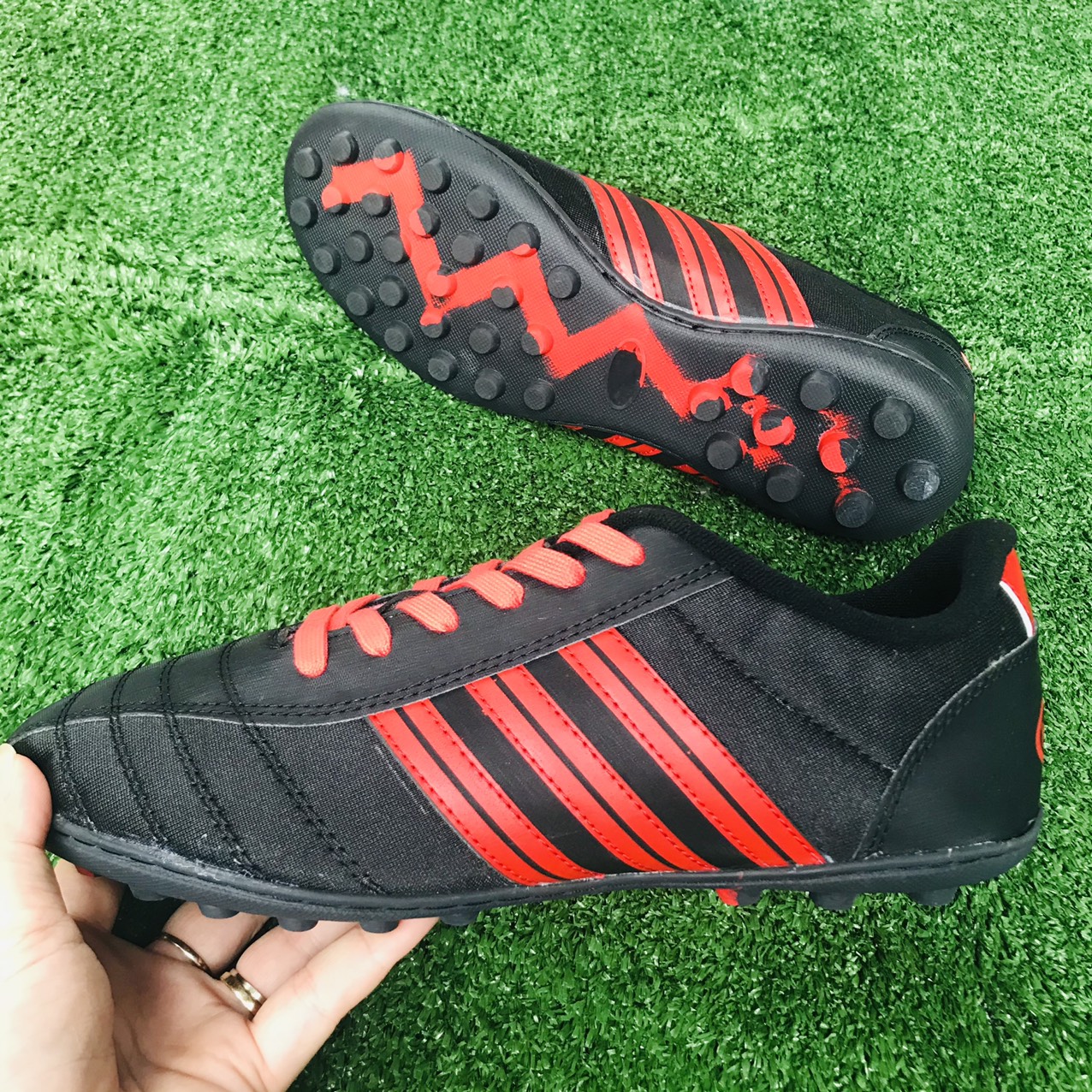 [HCM]Giày đá banh giày đá bóng sân cỏ nhân tạo đã khâu đế chất liệu simili cao cấp ko thấm nước